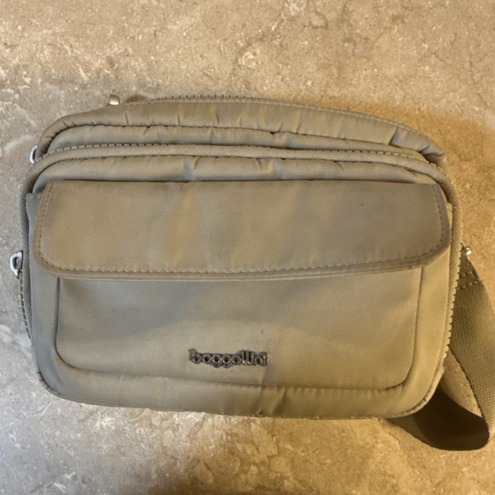 baggallini Beige Crossbody Men's Bag with Pockets Adjustable Strap Zip Closure
